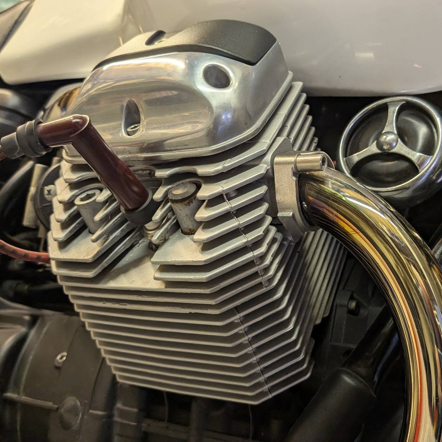 Moto Guzzi small block 750 #motoguzzi #motorbikesoftheworld #vtwin #motorcycleart #engineparts