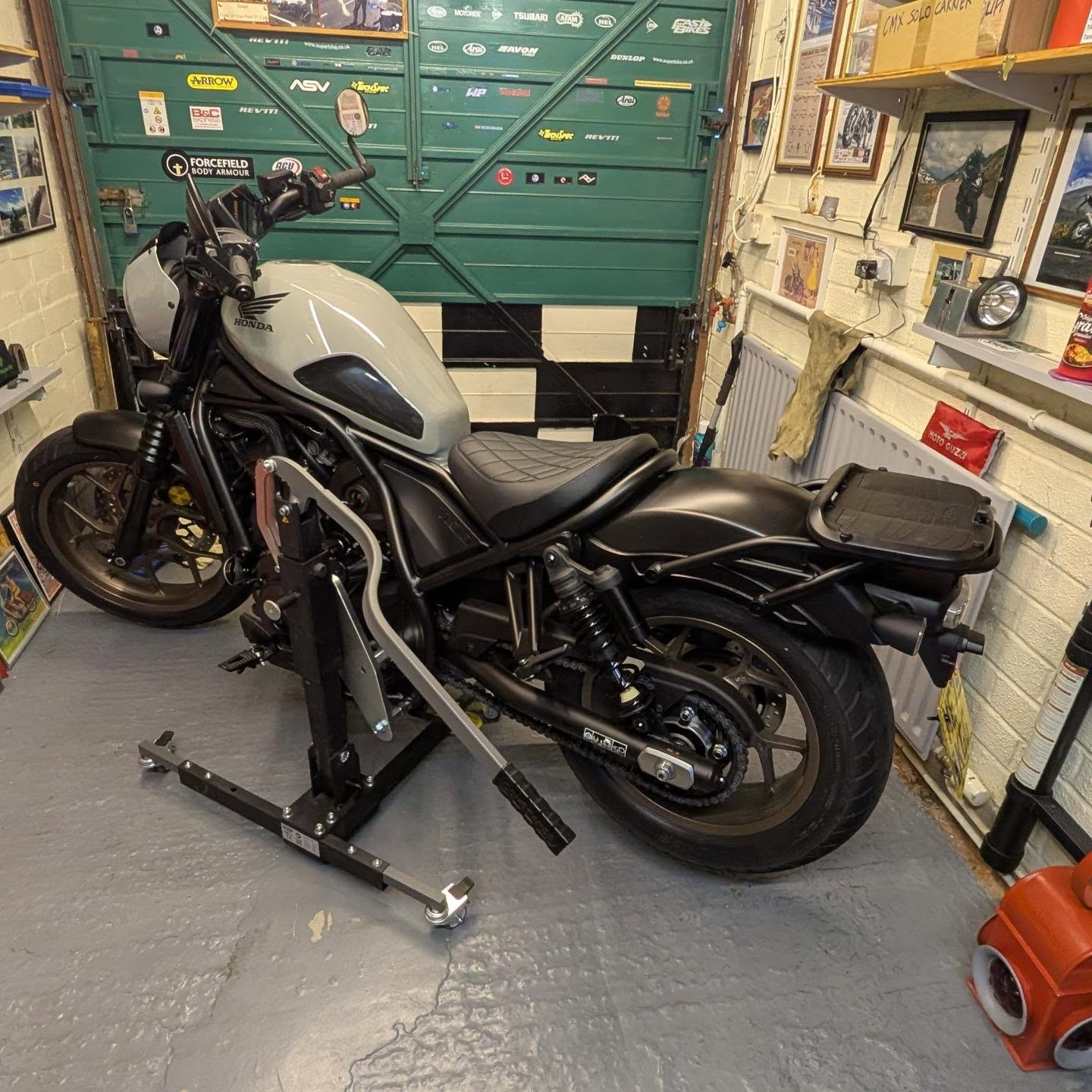 Swing your thing ConStand #constand, #hondacmx1100 #bikelift #motocycle #garage